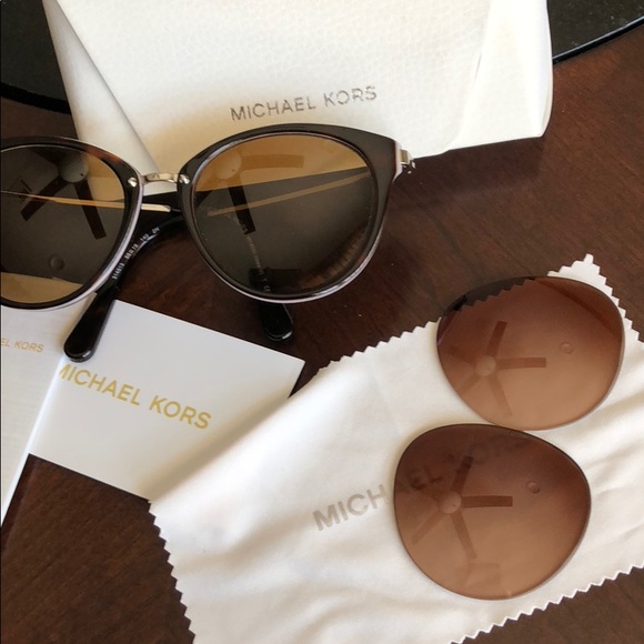 Michael Kors Sunglasses 😎 - Picture 5 of 8